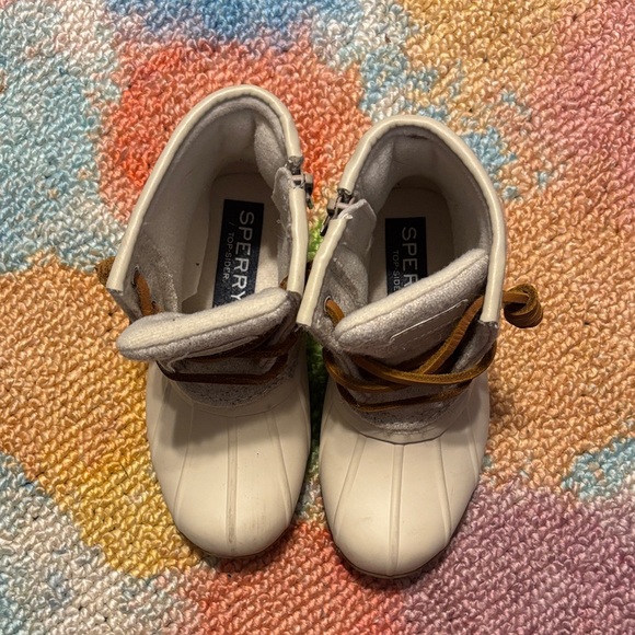 Sperry Kids Boots in Gray and White - Picture 5 of 7